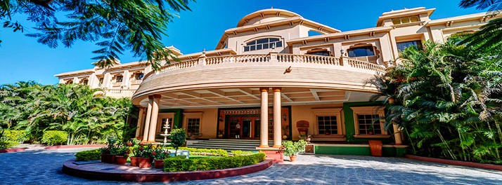 Shraddha Sarovar Portico - Shirdi 01.jpg